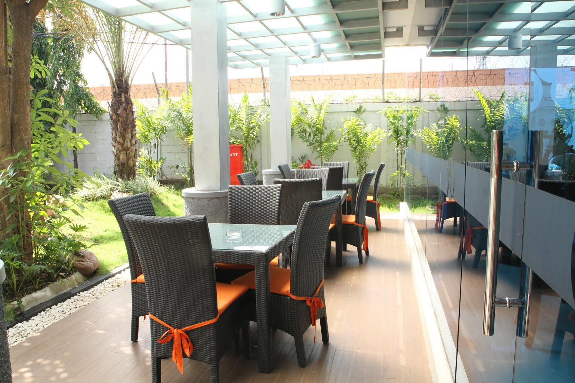 Airy Waru Pondok Maspion Sidoarjo Hotel Exterior foto